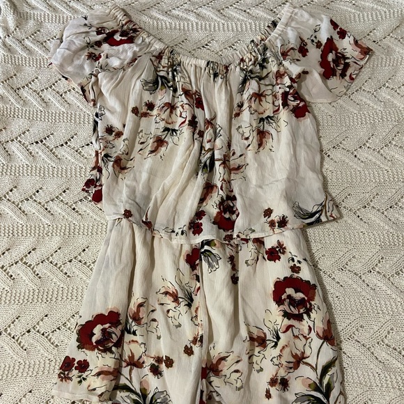 Kori Floral Romper size Medium - Picture 2 of 4